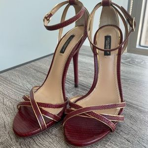 Dolce&Gabbana Burgundy Pumps. Size 38